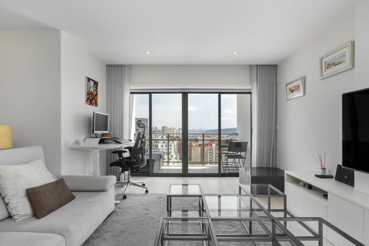Whome Family Condo - Urban Retreat With Parking, Ac, Elevator In Great Location Lisboa Dış mekan fotoğraf