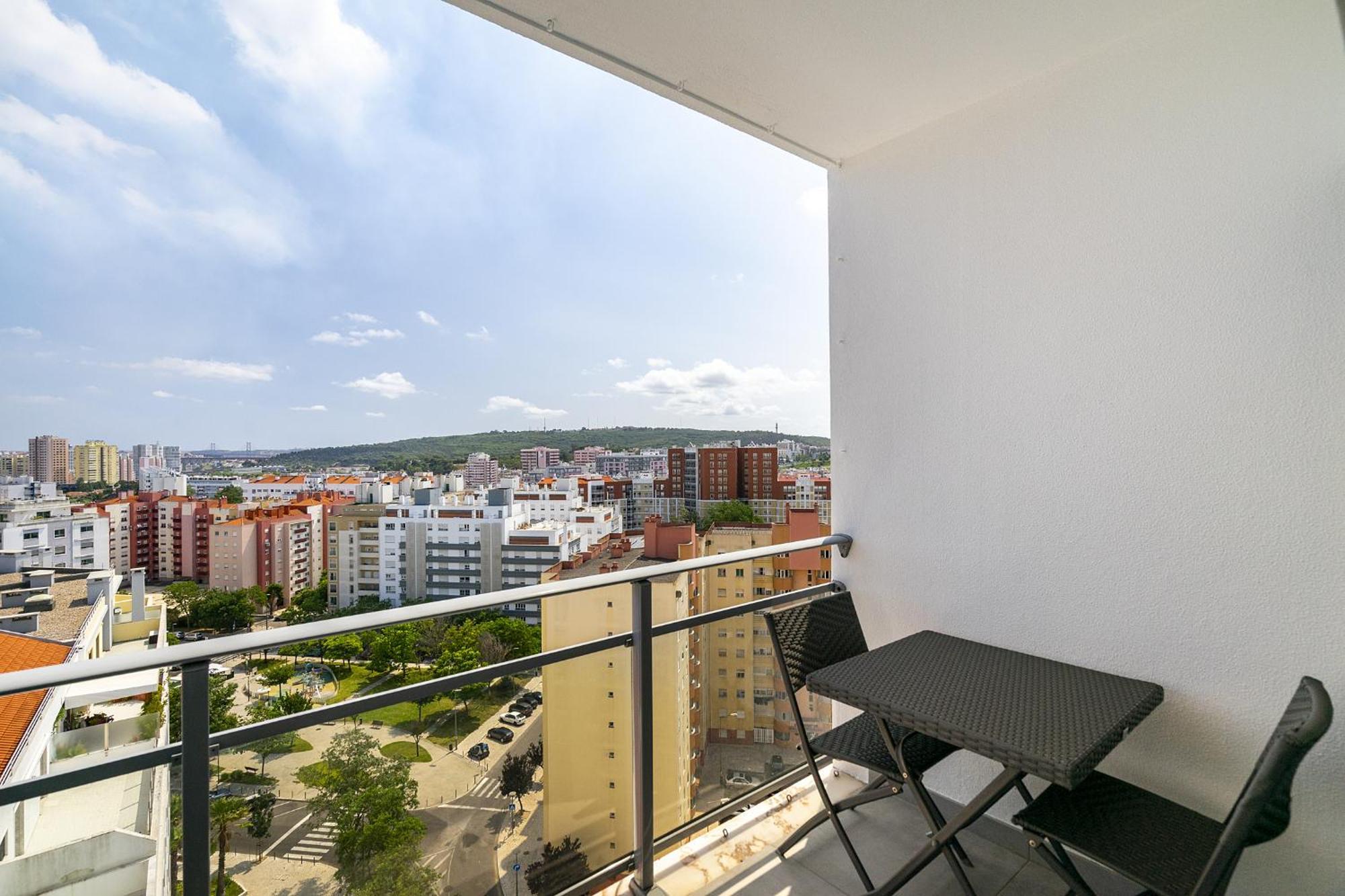 Whome Family Condo - Urban Retreat With Parking, Ac, Elevator In Great Location Lisboa Dış mekan fotoğraf